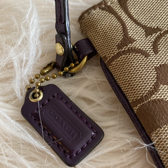 COACH small wristlet - Picture 2 of 9